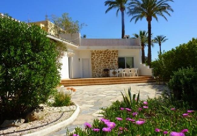 Villa en DENIA - LA PALOMA URB. EL OASIS 1� LINEA PLAYA