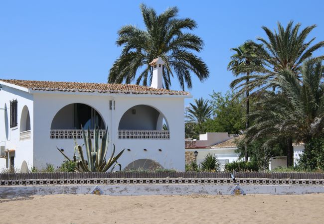 Villa en Denia - Villa LA YUCA 1ª Línea Playa