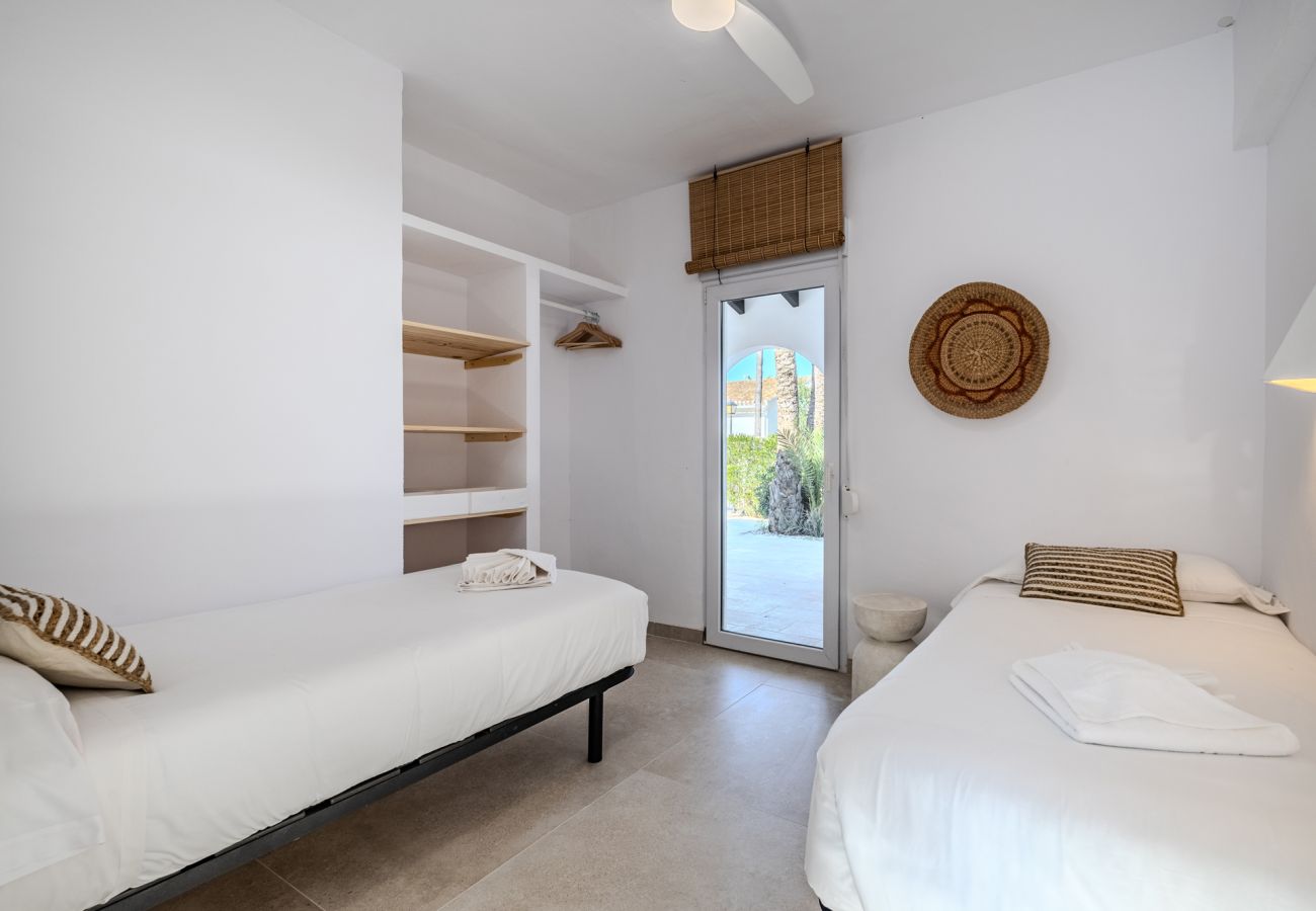 Villa en Denia - Villa LA YUCA 1ª Línea Playa