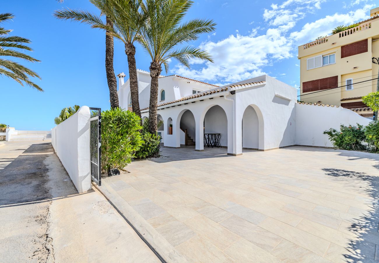 Villa en Denia - Villa LA YUCA 1ª Línea Playa