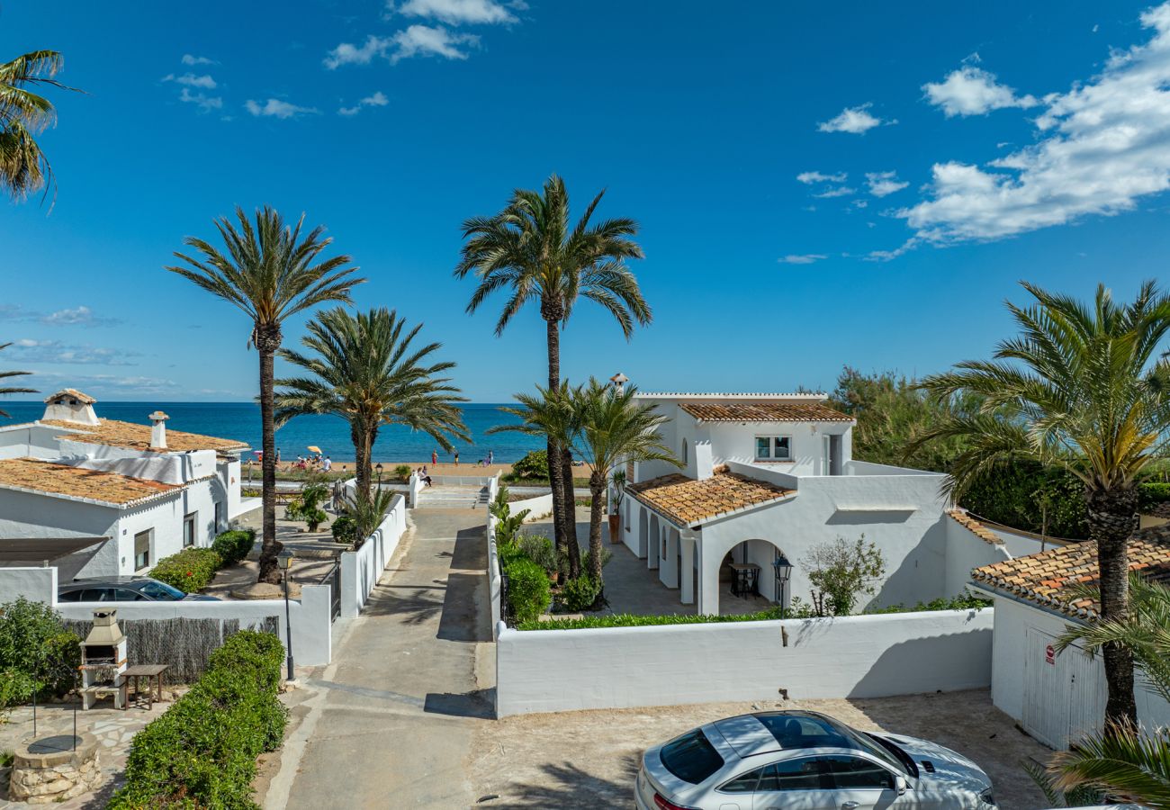 Villa en Denia - Villa LA YUCA 1ª Línea Playa