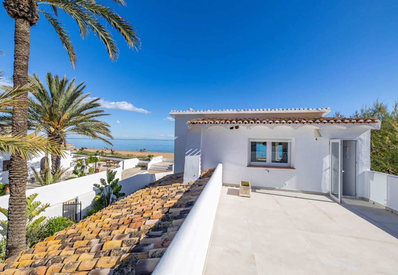 Villa en Denia - Villa LA YUCA 1ª Línea Playa