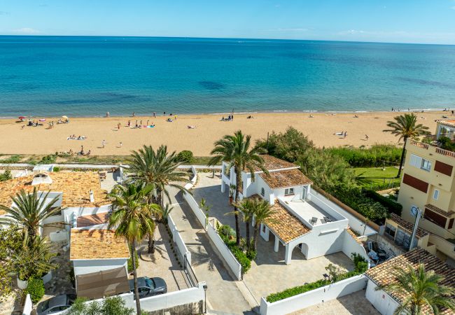 Villa in Denia - Villa LA YUCA 1ª Línea Playa