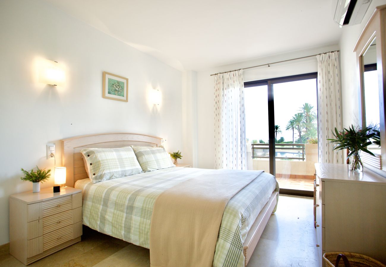 Ferienwohnung in Denia - Apartamento Primera Linea Urb. Playa Grande