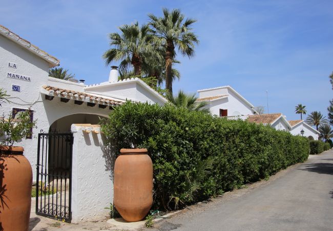 Villa/Dettached house in Denia - Villa LA MAÑANA 1ª Línea Playa