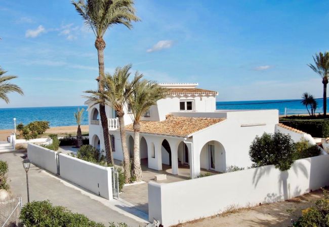 Villa/Dettached house in Denia - Villa LA YUCA 1ª Línea Playa