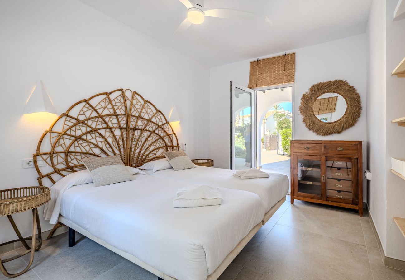 Villa in Denia - Villa LA YUCA 1ª Línea Playa