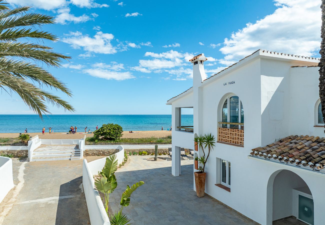Villa in Denia - Villa LA YUCA 1ª Línea Playa