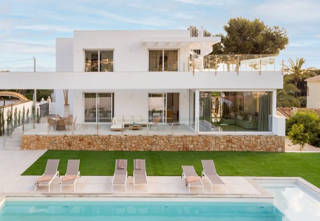 Villa/Dettached house in Denia - Villa en el Montgo de Lujo con piscina
