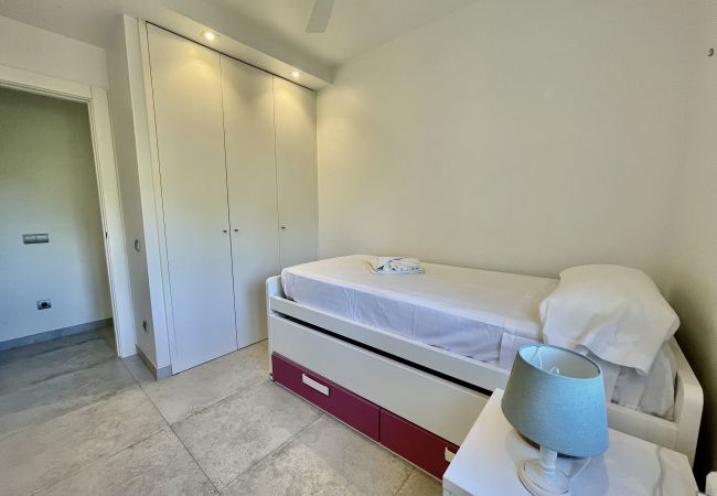 Apartment in Denia - Apartmento en Las Rotas con Piscina
