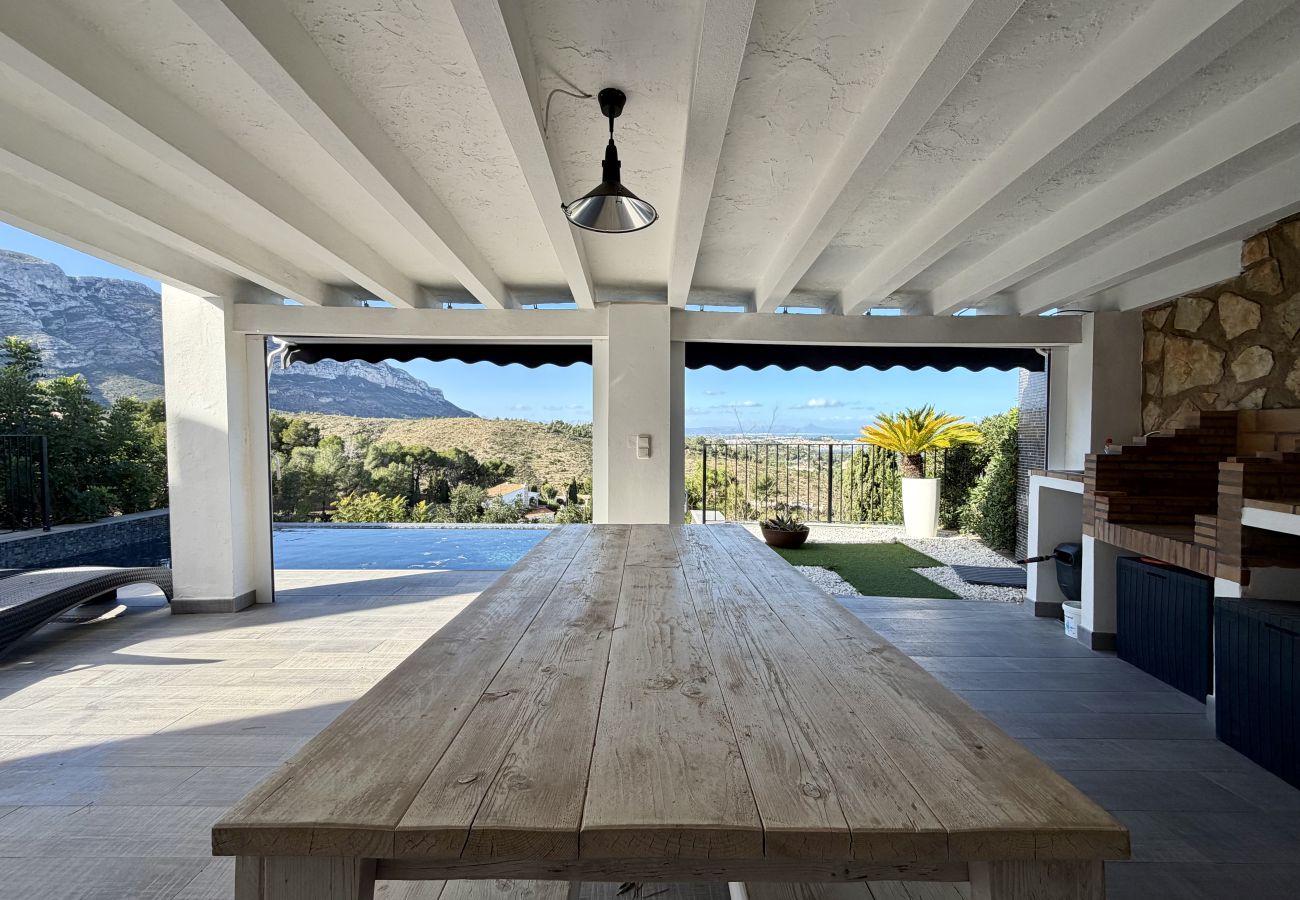 Villa in Denia - Villa en las Rotas con piscina y vistas al mar