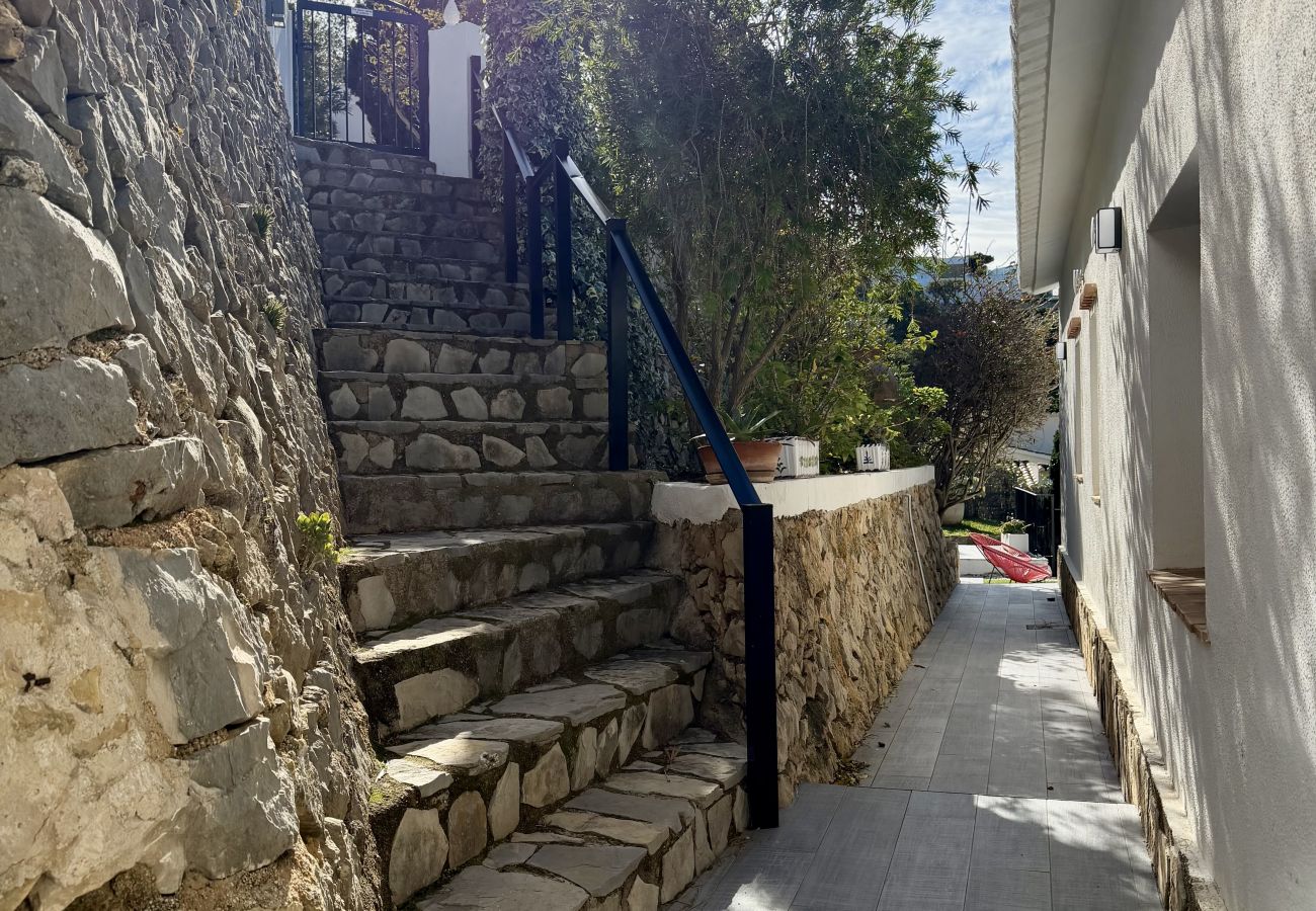 Villa in Denia - Villa en las Rotas con piscina y vistas al mar