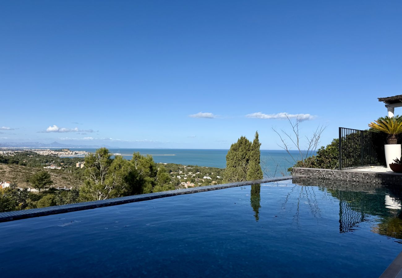 Villa à Denia - Villa en las Rotas con piscina y vistas al mar