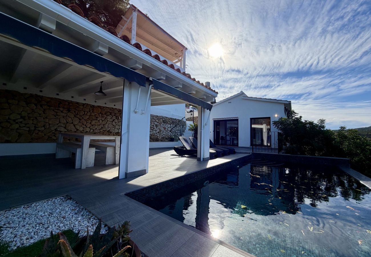 Villa à Denia - Villa en las Rotas con piscina y vistas al mar