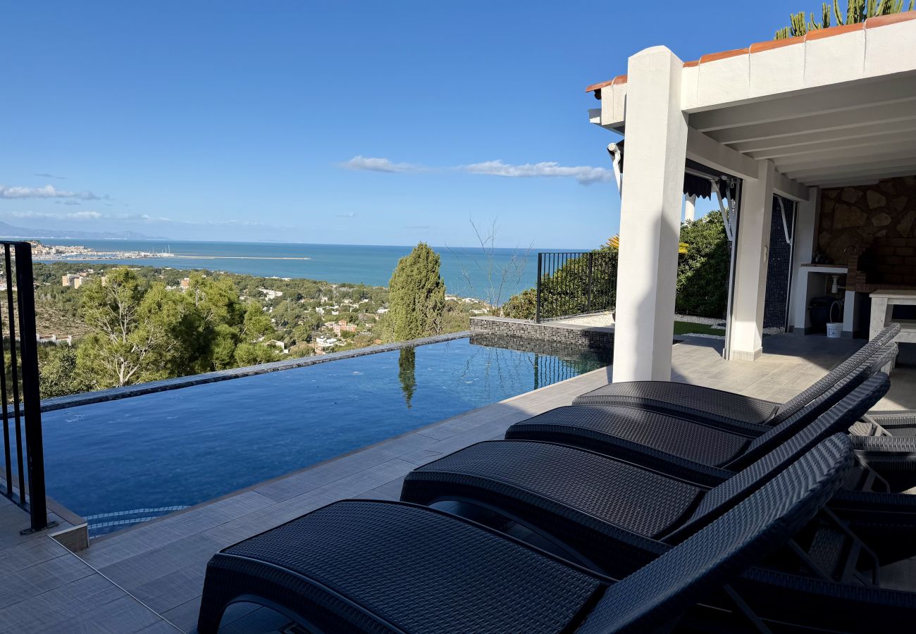 Villa à Denia - Villa en las Rotas con piscina y vistas al mar