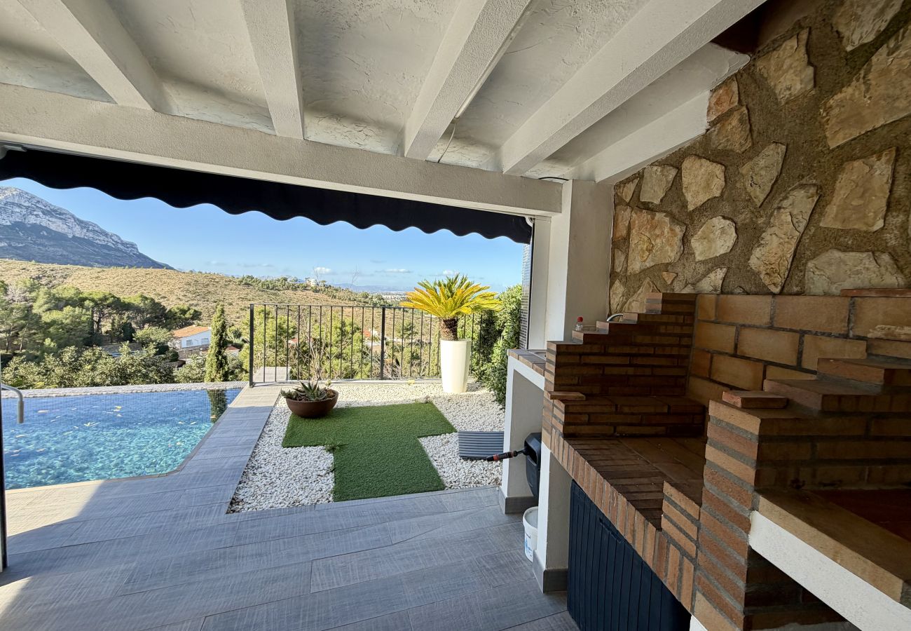 Villa à Denia - Villa en las Rotas con piscina y vistas al mar