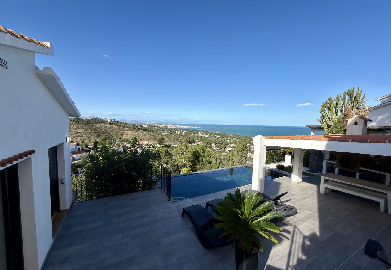 Villa à Denia - Villa en las Rotas con piscina y vistas al mar